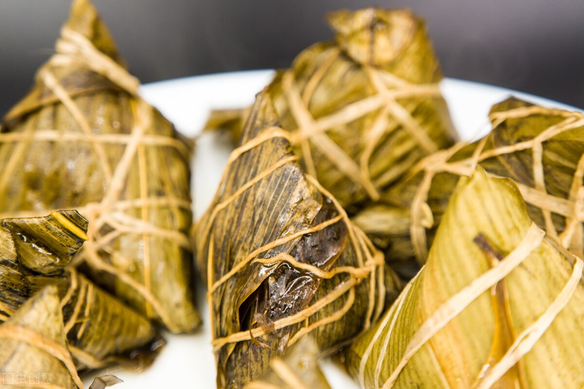 粽子放到冰箱里冷冻一年还能吃吗,吃不完的粽子千万别直接放入冰箱