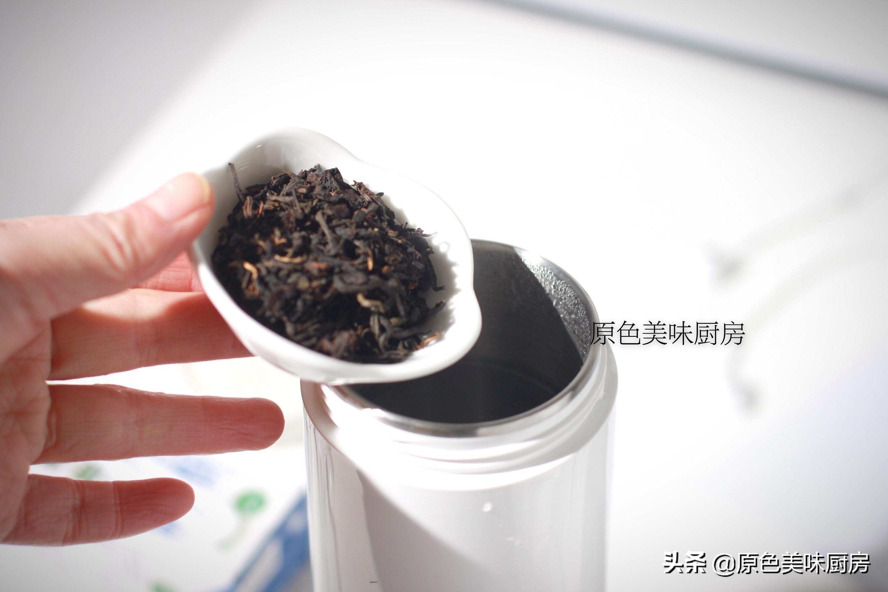 在家做奶茶教程简单又好喝,自己在家做奶茶做法教程