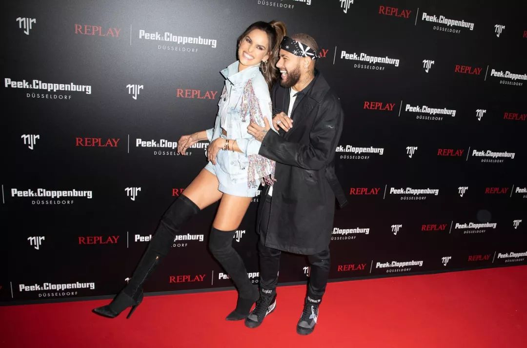 内马尔和顶级超模,内马尔和巴西超模合影