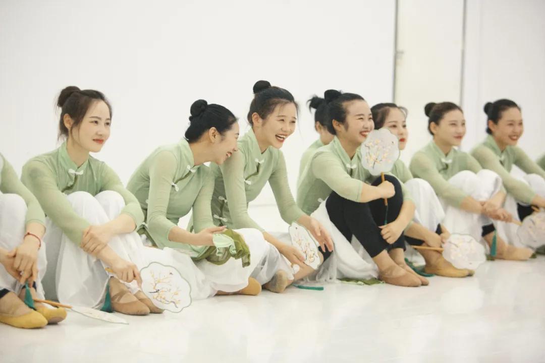 怎样练成舞蹈生同款大长腿？舞蹈生私藏秘诀公布，快练起来