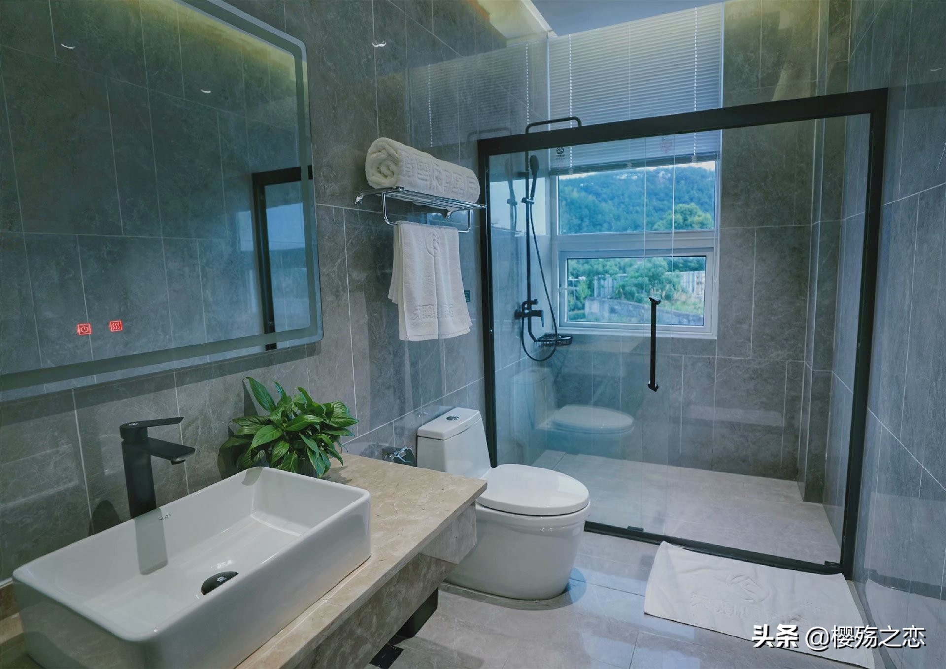 天柱山里的风景就是这么美,一个充满俄罗斯风情的梦幻城堡