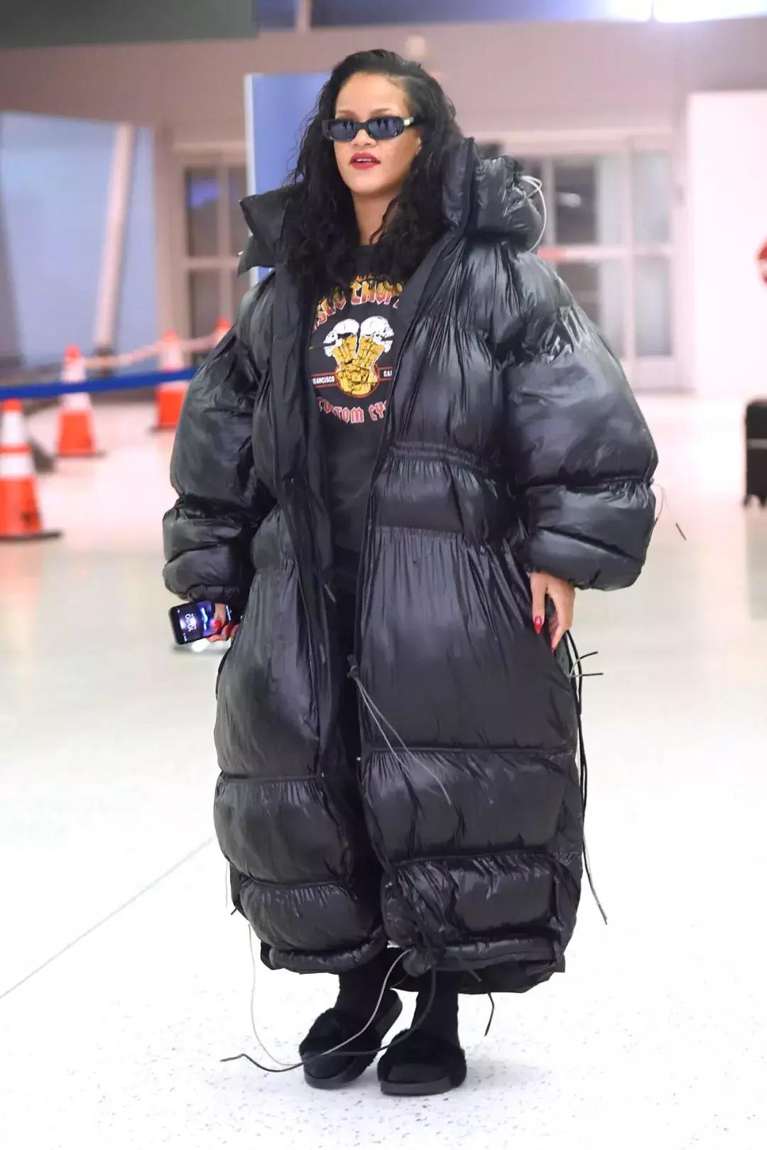 冬天羽绒服内搭怎么穿保暖又时尚,衣柜放久的羽绒服和外套