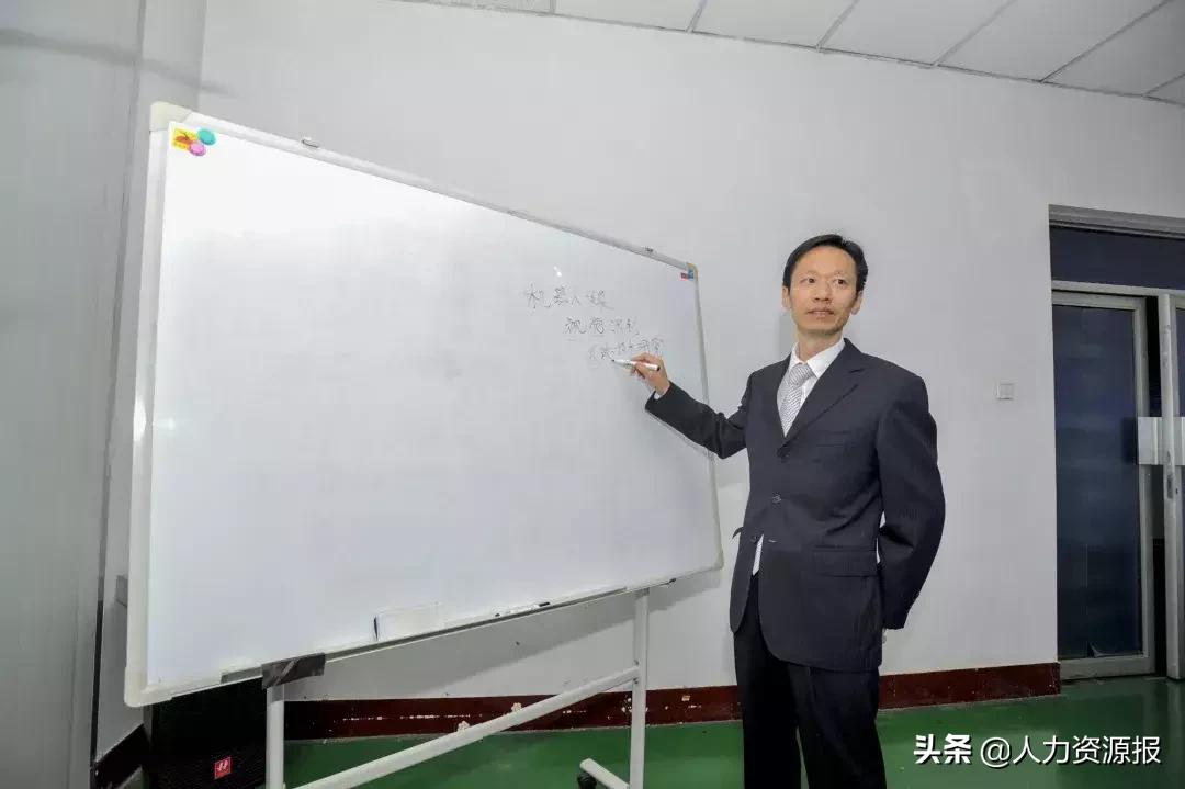 【爱国奋斗风采录】高薪or仕途？四川长虹副总经理潘晓勇是这样选择的