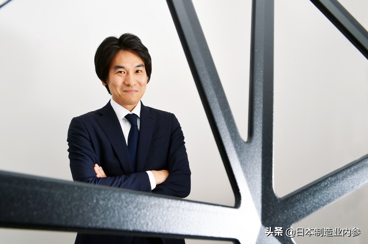 日本一家街道小厂，给聪明能干的技术理工男，提供了一个车库内的终极玩具：微型数控机床