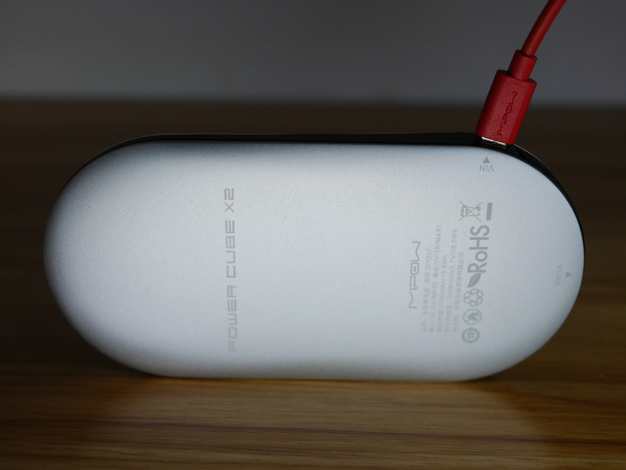 麦泡充电宝powercubex2,不用充电器充电就能把手机充满电