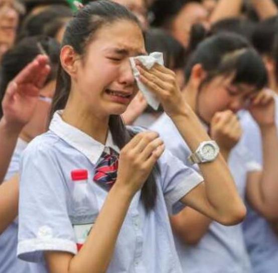 录取通知书被撕坏了能报名吗,录取通知书成废纸