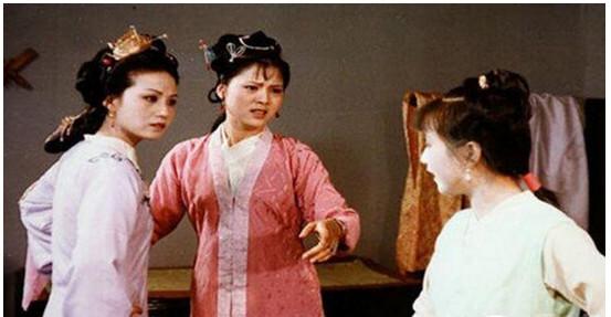 晴雯的死因是因为袭人告密吗,晴雯芳官怎么样了