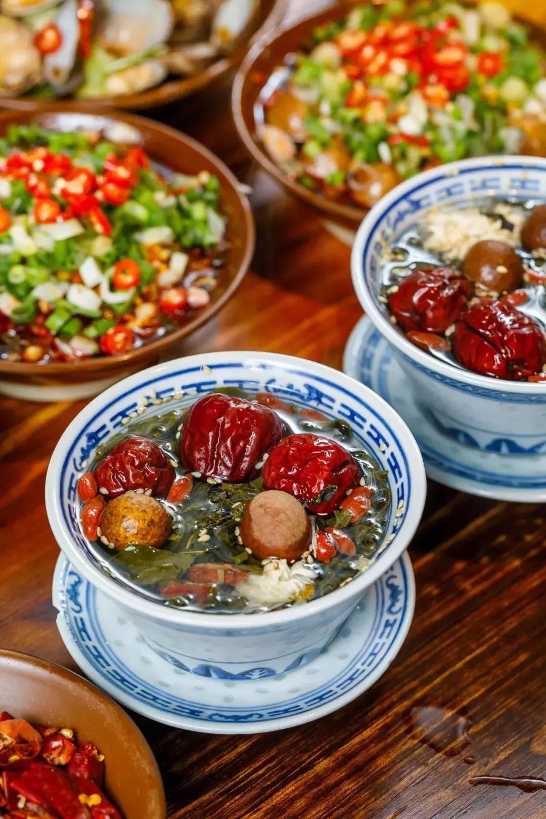 最火爆的炭火牛蛙锅10元,蛙锅牛蛙