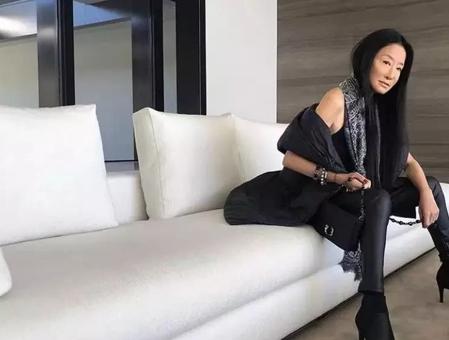 婚纱女王王薇薇73岁苗条似少女,白富美王薇薇完整版