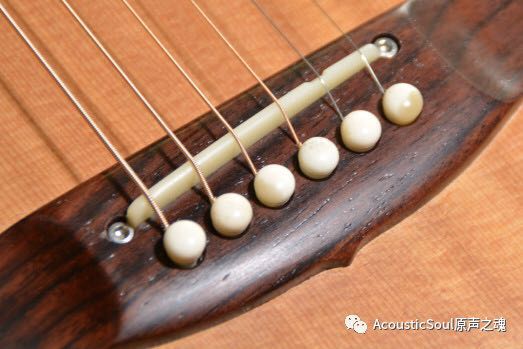 下琴码有螺栓就万事大吉？想多了......