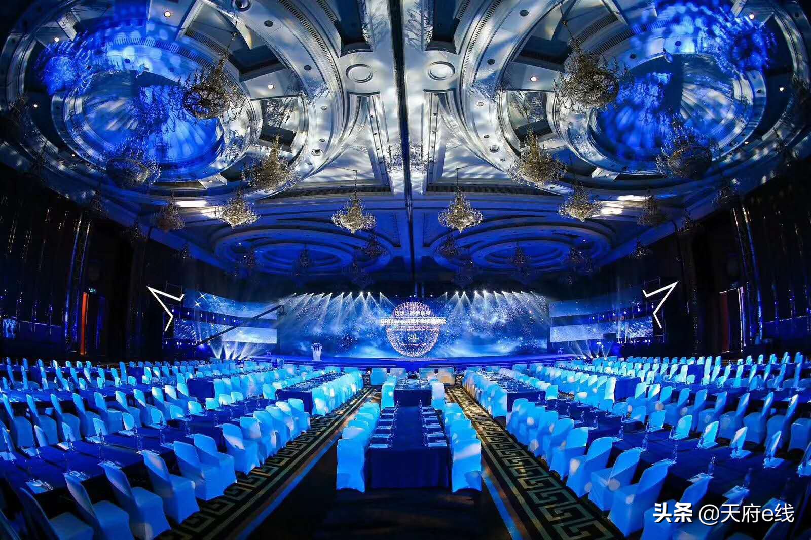 跟国内外300行业风云人物，一同直击伊肤泉E.R.T全球发布现场