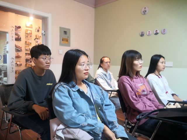 凝聚团队精神建设高效团队,凝聚团队智慧激发潜能助成长