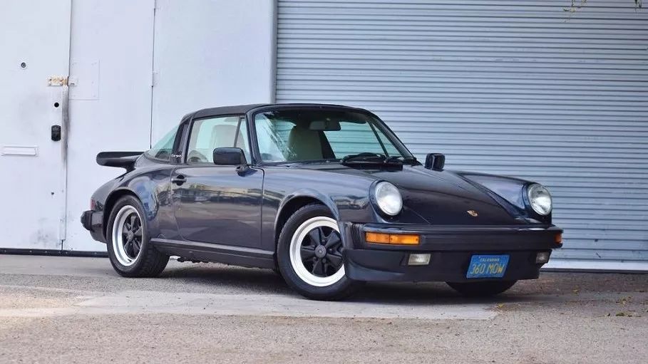 用保时捷911来存粮食，在瑞士连松鼠的生活品质都那么高