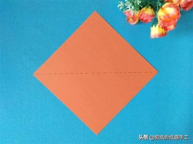 有关非遗小传人剪纸的导入视频,剪纸小手艺分享