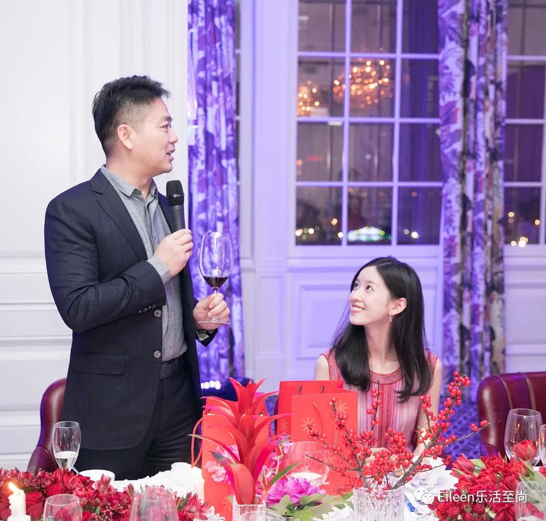 合影被裁？奶茶妹妹的千亿名媛晋级路还有多长？