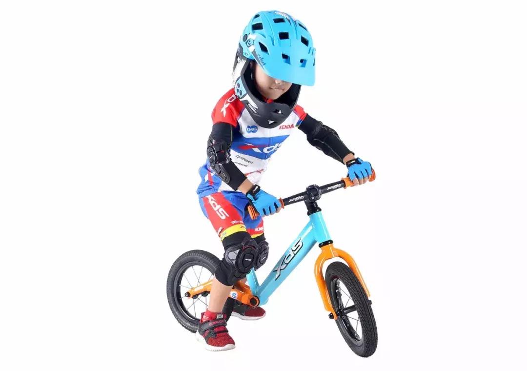 儿童滑步车教学教案,儿童滑步车骑行姿势练习