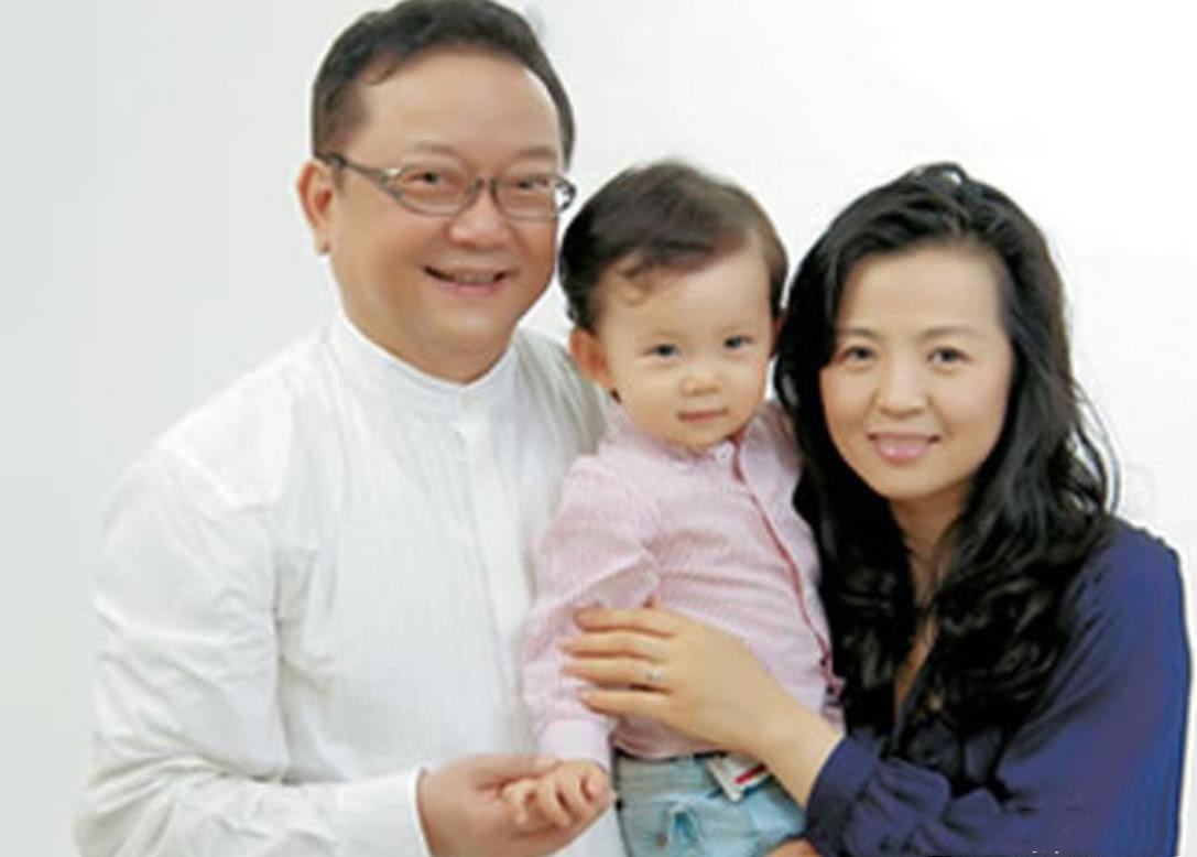 10位嫁给老大叔的女星,嫁给大爷的8位女星