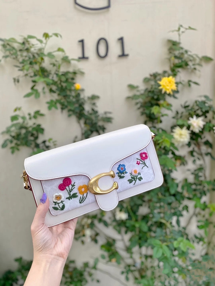 现在还有人买蔻驰吗,几百块钱能买到蔻驰真包吗