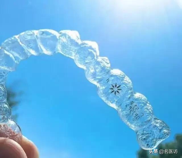 全隐形牙套矫正牙齿大概多少钱,隐形牙套咋改善脸型