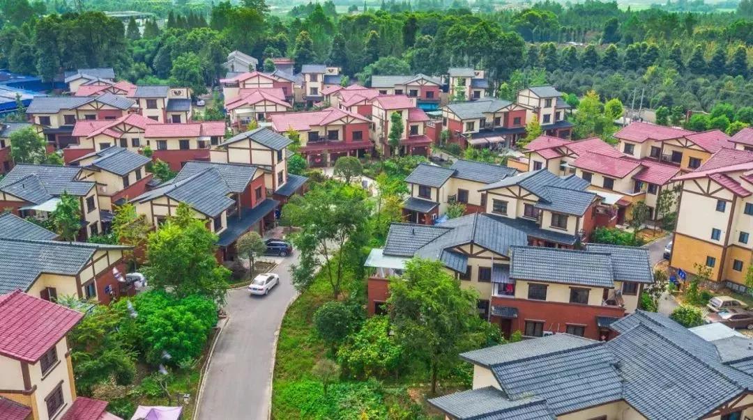 现在新建的小别墅,即将全面完工的别墅