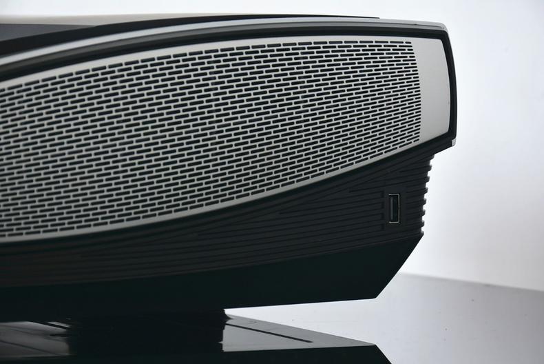 坚果u1激光电视一半出现条纹,坚果激光电视u1对比测评