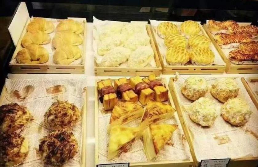 面包店卖过期面包怎么处理,为什么面包店的面包过期要扔掉