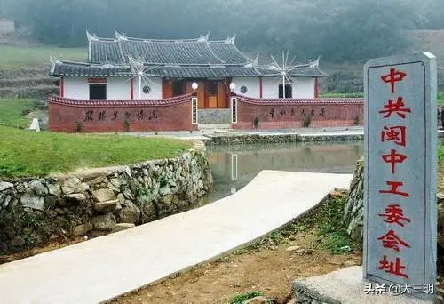 聆听红色故事传承红色精神演讲,走进红色基地传承红色精神演讲