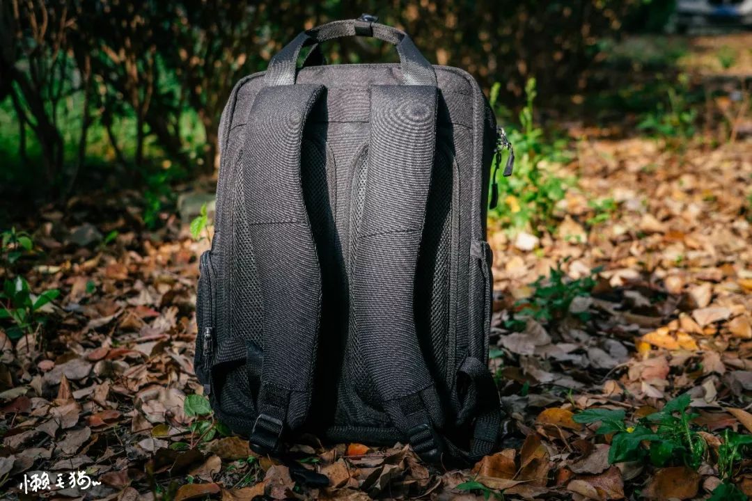 低调且实用,妹子通勤也能背——tomtocA60双肩包测评