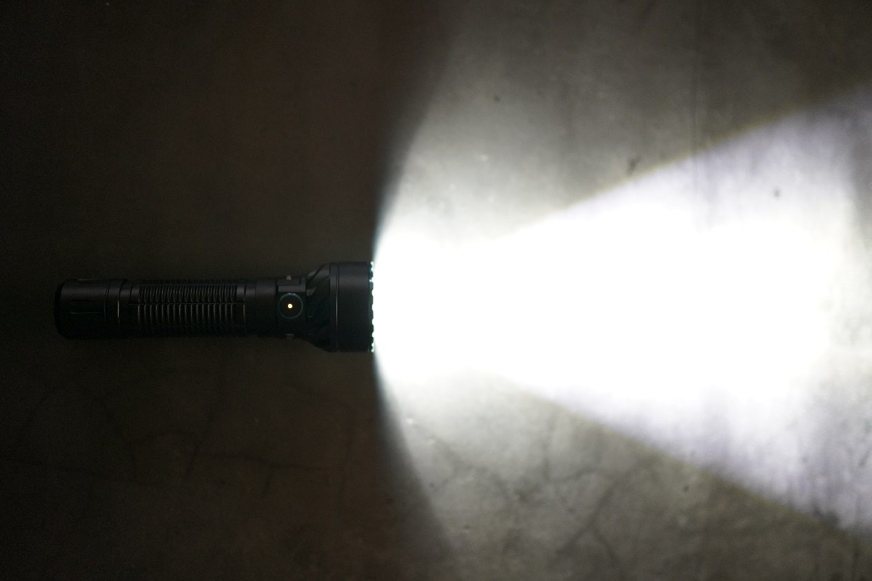 战术强光手电光源,战术型强光手电亮一下就不亮了