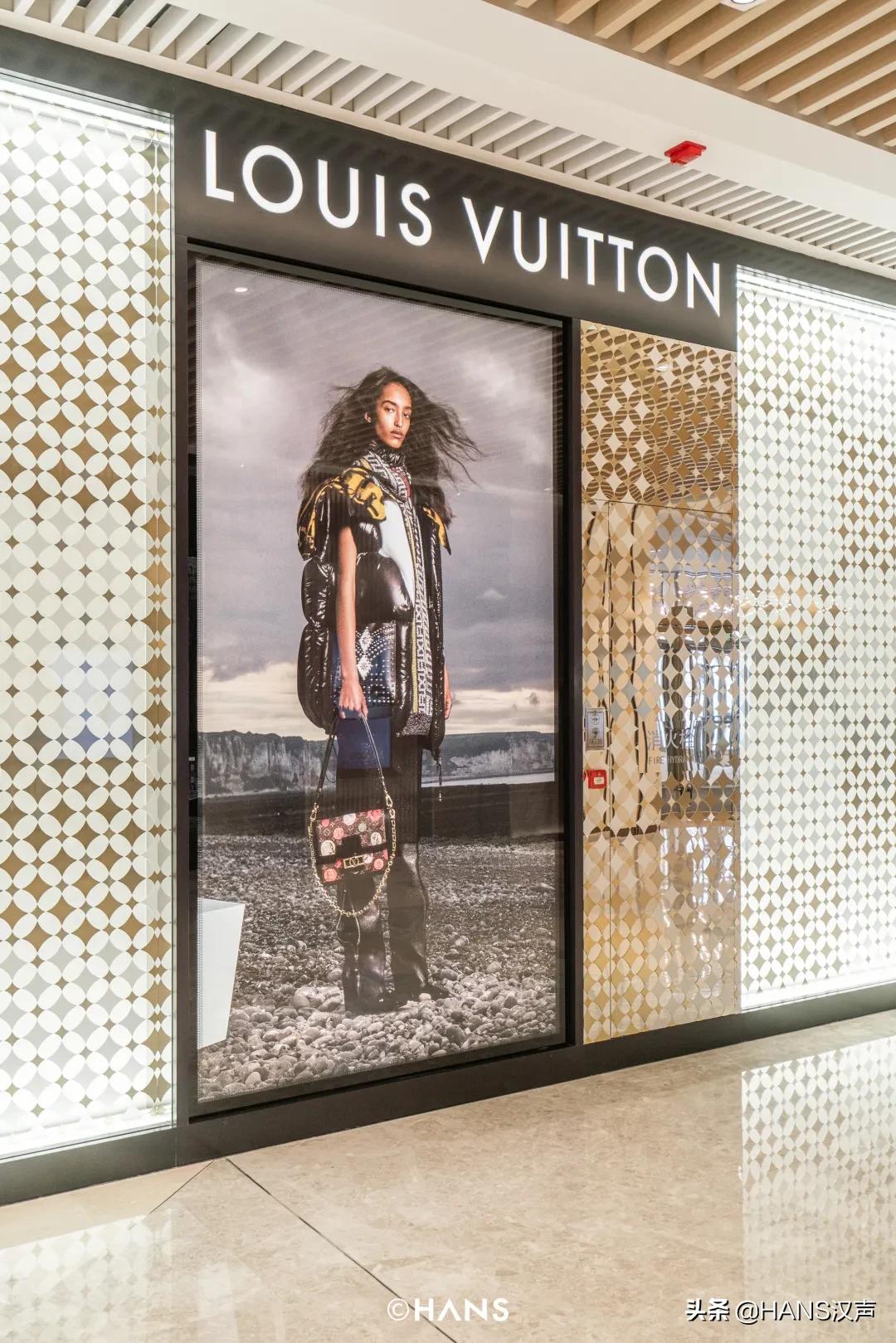 LV、DIOR、CELINE、LOEWE……武汉恒隆大牌全开，景甜都来逛