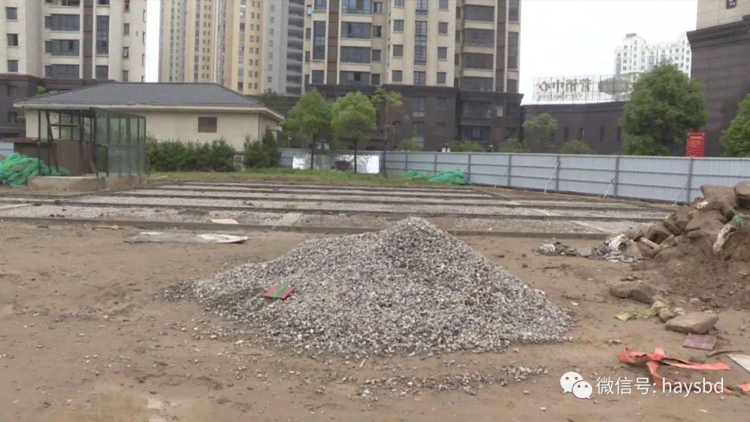 绿地改成车位物业有权收费吗,绿地变成停车场