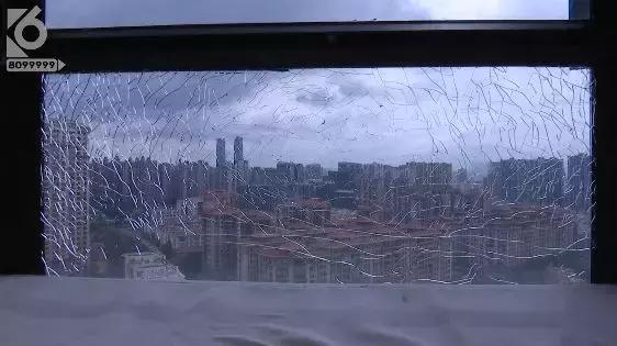 红星紫郡25层楼11家玻璃突然爆裂这次没有临时工物管甩锅给天气