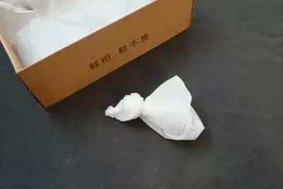 买了20年鞋,才知道鞋盒里的那层白布这么重要,以前太浪费了!