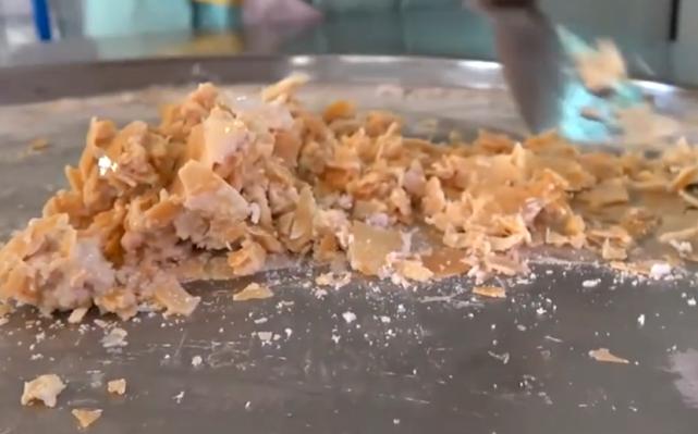 小姐姐用星巴克咖啡“炒菜”，一份接近40元，网友：贵的是咖啡