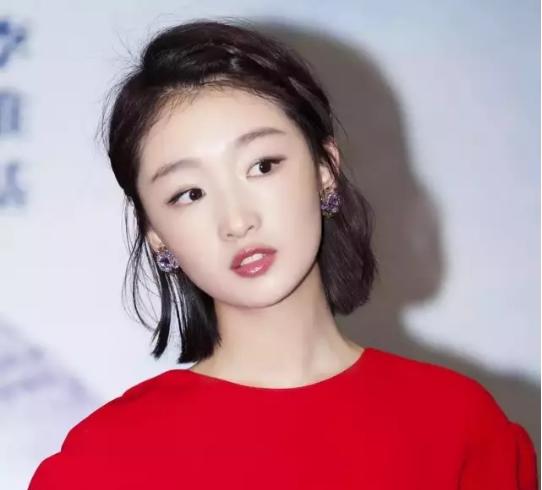 周冬雨小个子怎么穿,周冬雨的穿衣最适合矮个子参考