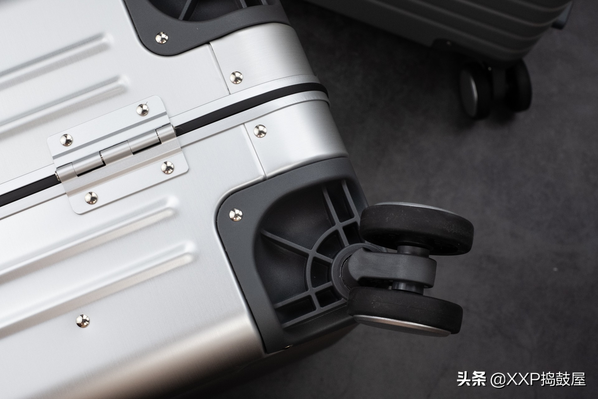 钛镁合金旅行箱,京东京造旅行箱的东西质量怎么样