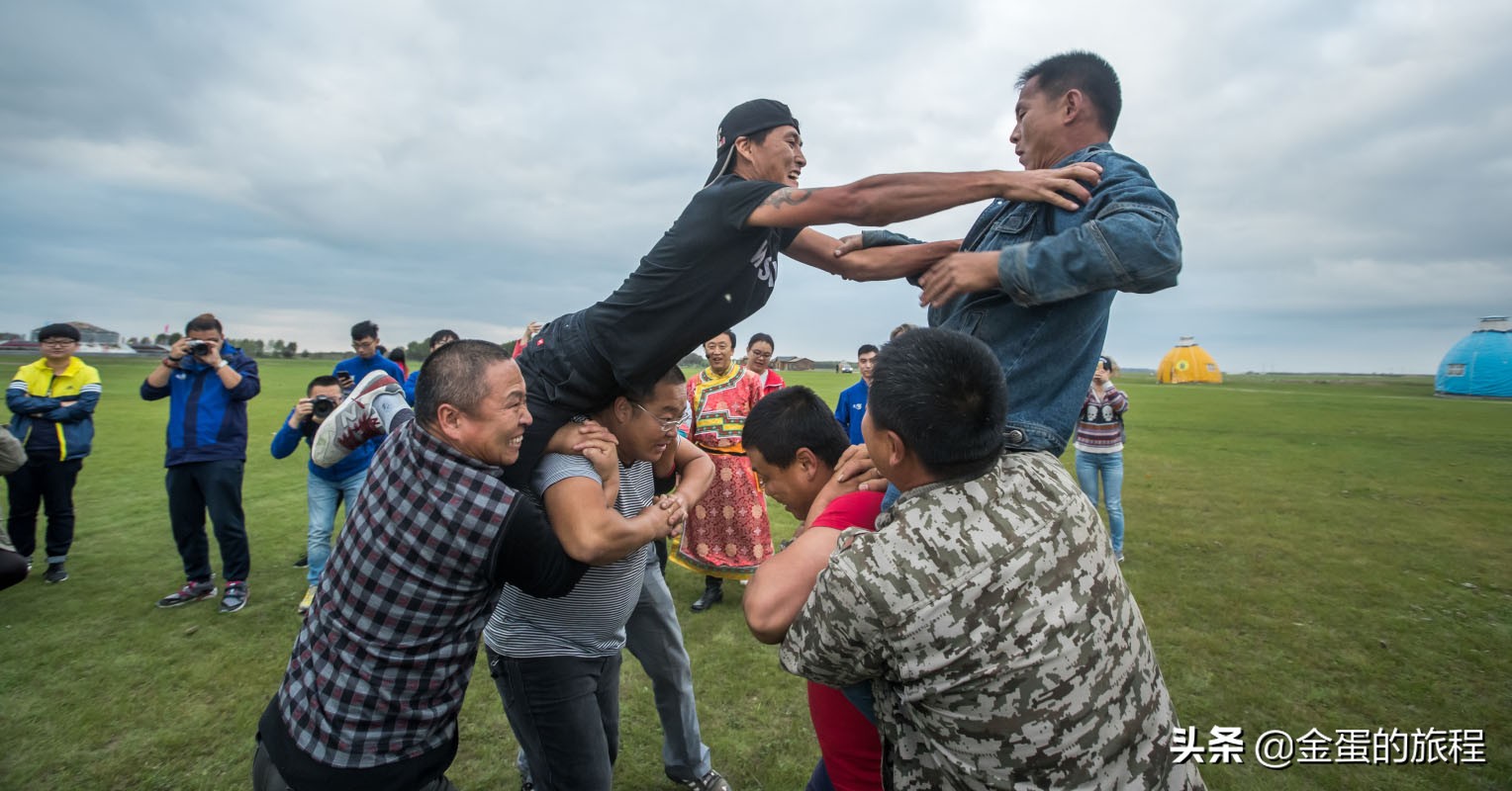 最近比较火的民间体育赛事,达斡尔族传统曲棍球视频