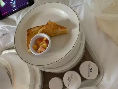 老外评价各国隔离餐,外国人看中国隔离餐羡慕吗