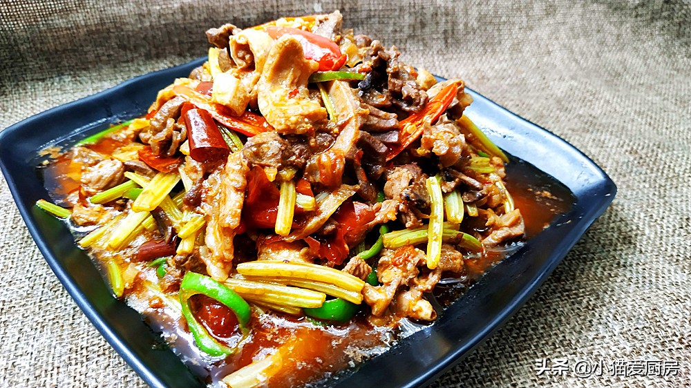 小炒鸡杂正宗做法视频,湖南正宗家常小炒酸辣鸡杂做法