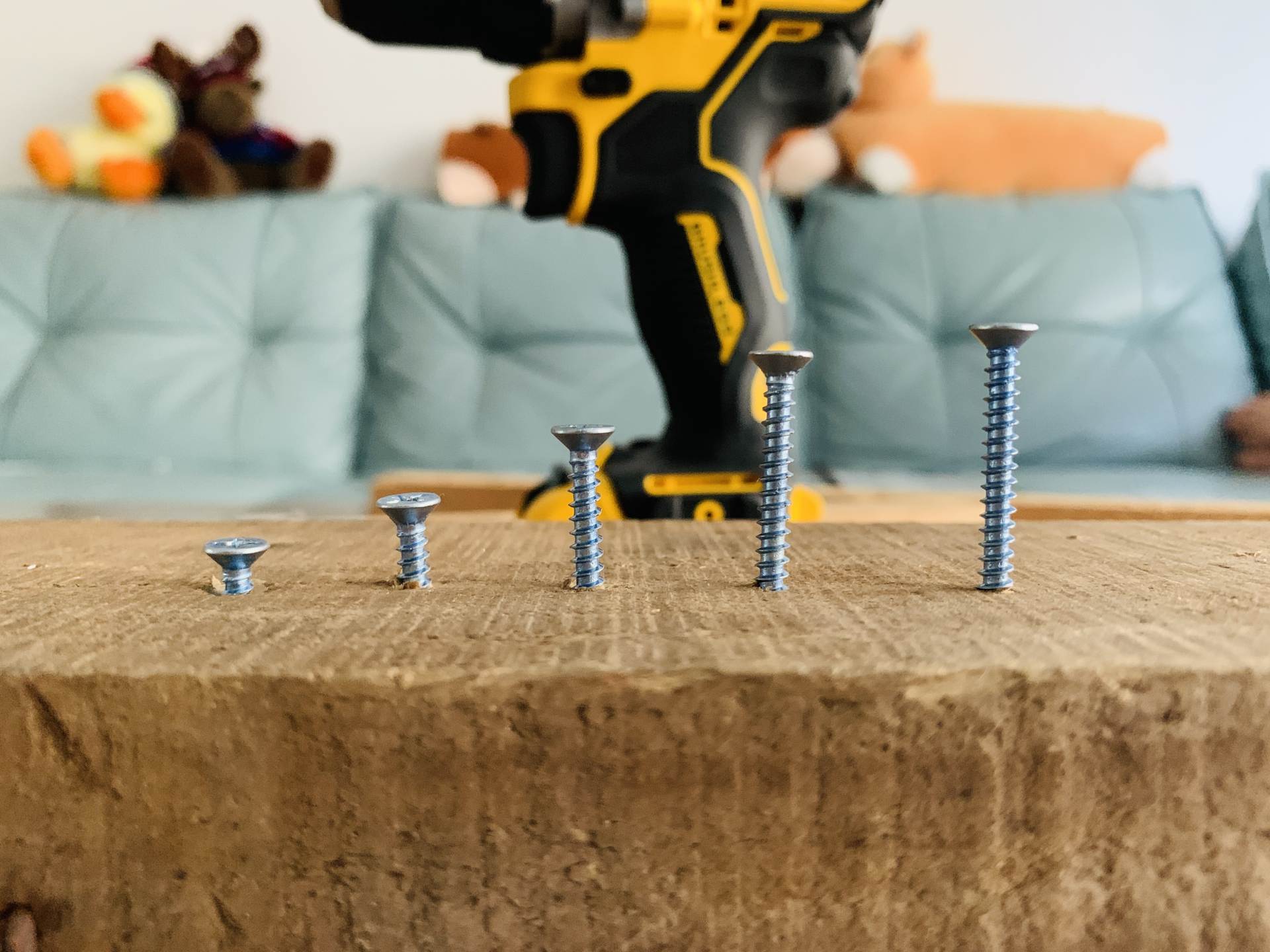 得伟电钻dcd701充满电要多久,得伟锂电钻测评