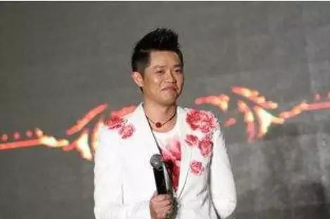 凤凰传奇曾毅被称是挣钱最容易的歌手？事实却是没有他玲花不会火