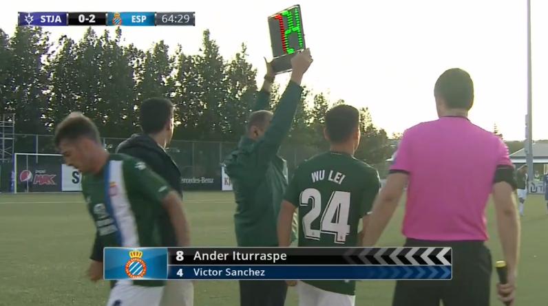 武磊7分钟遭2次打击!伸手3秒要球却被无视急得自己强行射门