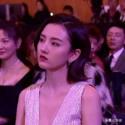 宋祖儿蓝白造型,宋祖儿现在已经长得落落大方