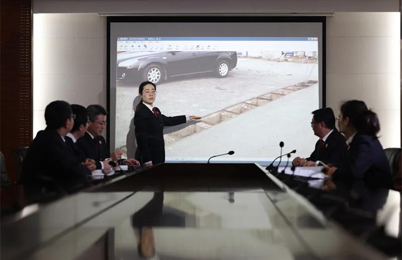 加强对偷窨井盖的违法打击,关注脚下安全