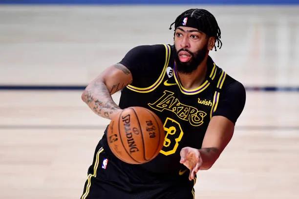 库兹马为什么离谱不看人传球,库兹马为什么不给普尔传球