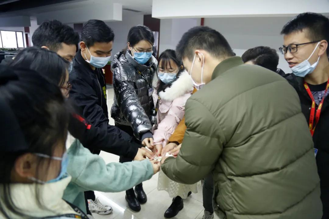 「我爱你,纳杰」单丝不成线独木不成林