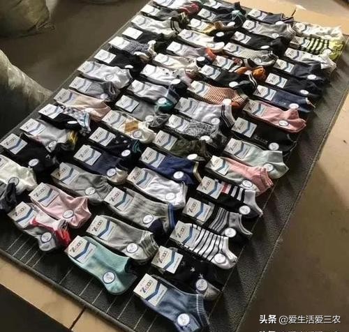 摆地摊卖袜子生意入门技巧,摆地摊一元一双的袜子怎么拿货