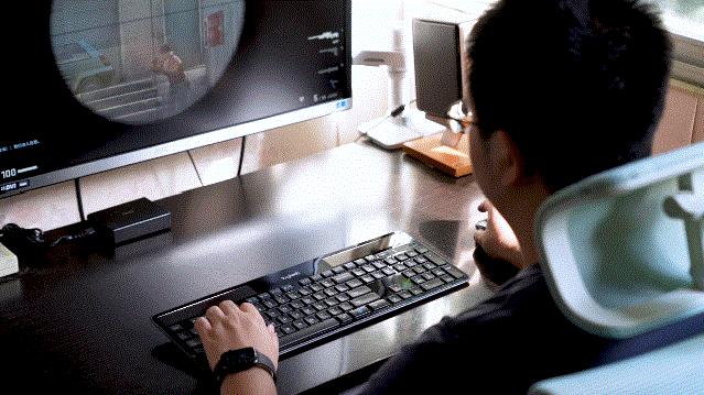 罗技键盘780和罗技k750,罗技k750无线键盘有电池的吗