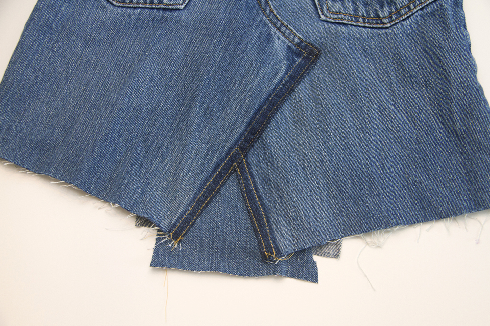 把一条闲置的牛仔裤改造成牛仔短裙，只要学会这个方法，轻松制作
