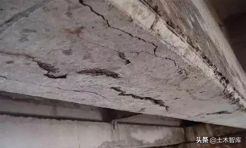 混凝土楼面开裂原因及处理方法,桥面混凝土开裂是什么原因